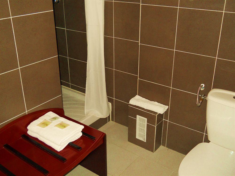 Hotel Le Ty-Lann Saint-Ave Экстерьер фото